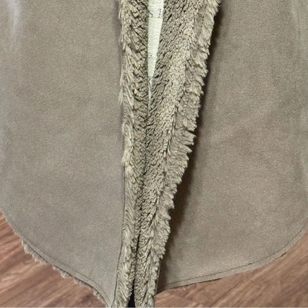 Dylan Faux Fur Sleeveless Reversible Women's Hooded Vest Taupe Brown XL - Picture 14 of 15
